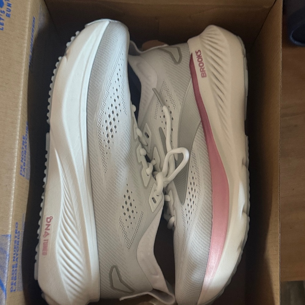 NIB Brooks Glycerin 23